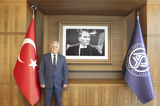 30 Ağustos Zafer Bayramı vesilesiyle Esnafa Türk Bayrağı Hediye edildi
