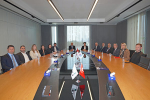 YTSO Heyeti, AKSA Akrilik Genel Müdürü Didem Tunçbilek’i Ziyaret Etti