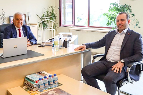 Yalova Deputy Mayor Mustafa Tutuk visited Yalova Chamber of Commerce and Industry (YTSO) President Tahsin Becan.