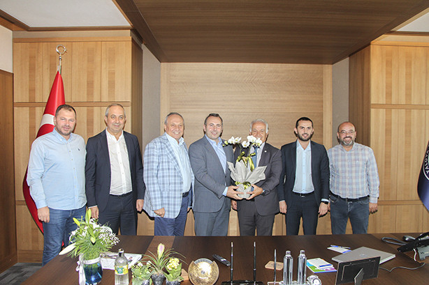 Yalova Belediye Başkan Vekili Mustafa Tutuk odamızı ziyaret ederek hayırlı olsun dileklerinde bulundu.
