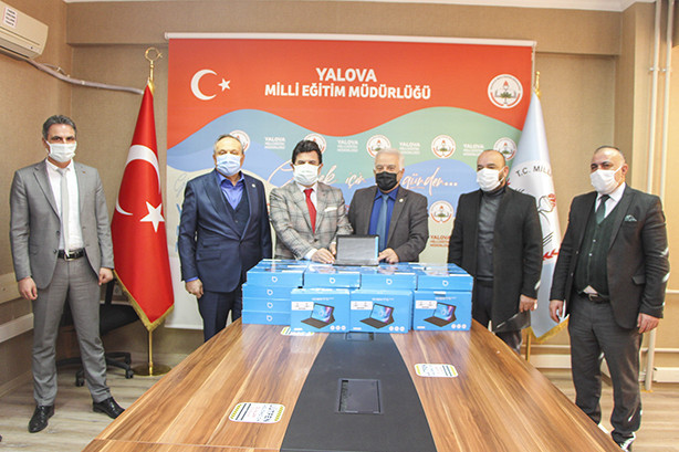 “TOBB Küçük Parmaklar” tablet dağıtım kampanyası  Yalova Ticaret ve Sanayi Odası, İl Milli Eğitim Müdürlüğüne 55 adet tablet bağışladı